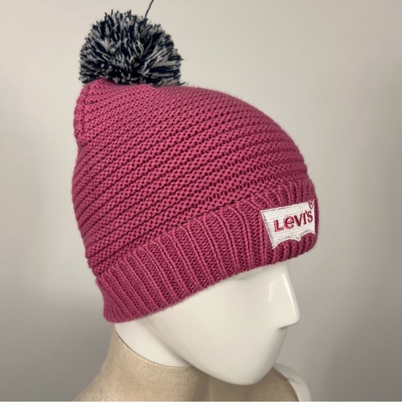 Levi’s Hat girl - Picture 4 of 7